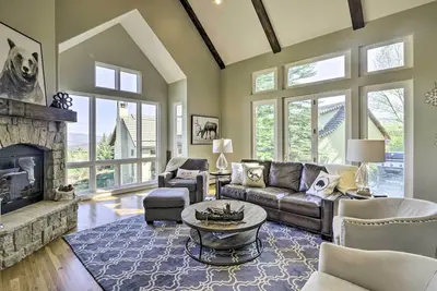 Image de All-Season Cordillera Home w/ Golf View & Hot Tub!