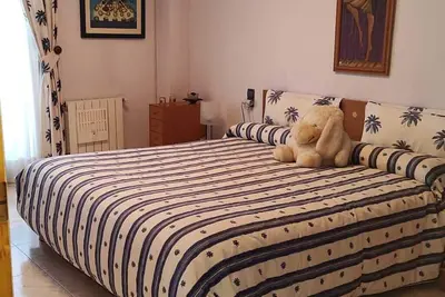 Image de Air-conditioned terraced house 100 meters from the sea.
