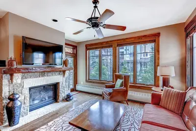 Image de Lovely condo with pool, hot tubs & gym - next to Peak 9 lifts/downtown