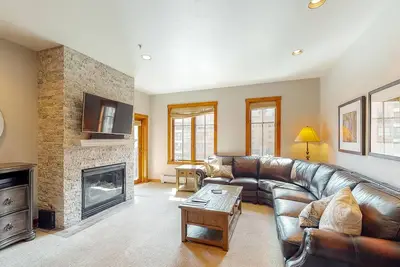 Image de Downtown condo with pool, hot tubs & gym - walk to QuickSilver Super Chair