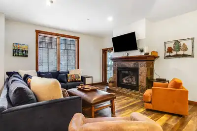 Image de Downtown condo with mountain view, pool, hot tubs & gym - walk to lifts