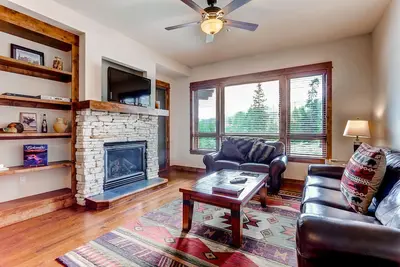 Image de Amazing BlueSky villa with game room, pool, & hot tub access - ski-in/ski-out