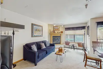 Image de Ski villa located just a block from Main Street with pool, hot tub, & WiFi