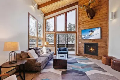Image de Mountain Chalet Just Blocks from Gondola & Main St