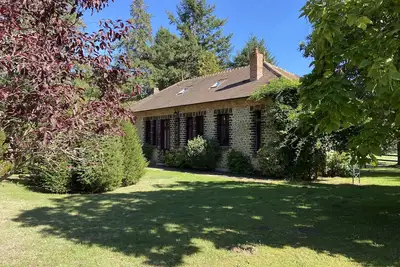 Image de Maison de campagne avec piscine et tennis