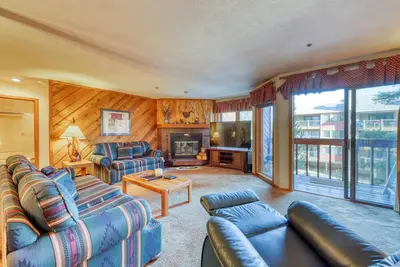 Image de Ideally located condo with pool, hot tubs & sauna - walk to lifts & Main Street