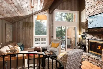 Image de Stillwater Chalet-Saltwater pool, Hot Tub, Steam Shower, Stay 3 nights Pay for 2