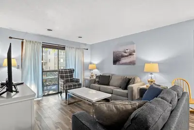 Image de Cute condo located on Shore Drive close to the beach. - Shipwatch Ii 101 P