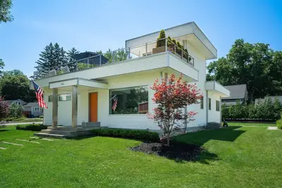 Image de Douglas Modern Villa - Steps to downtown!