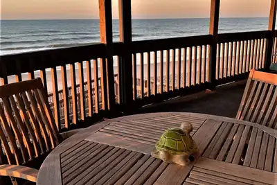 Image de Newly renovated ocean front 3 bedroom/3 bathroom point unit