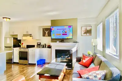 Private Entrance, Mountain View, 2 Br/1. 5 Bt