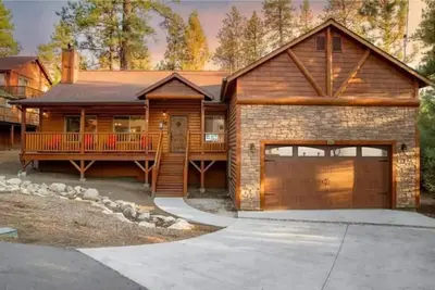 Image de Oso Cabin * Hot Tub *  Shuffleboard * Bbq * Open Floor Plan