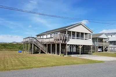 Image de Three bedroom cottage with Ocean Views- A beach-lover's paradise!