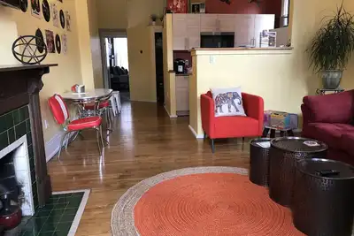 The Slanted House - Charming and Cozy!