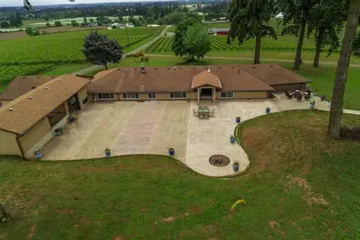 Image de Dundee Wine Country Estate, Single Lvl, Huge Patio, Vineyard Views, Free Tastings, Foosball, FirePit