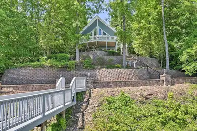 Image de Bracey Home on Lake Gaston: Furnished 2-Story Dock