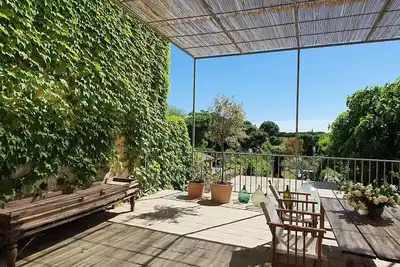Image de Les Canisses: Maison de charme piscine, terrasse, jardin. Centre d'Uzès