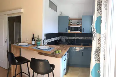Image de studio au calme sdb cuisine wc piscine & parking