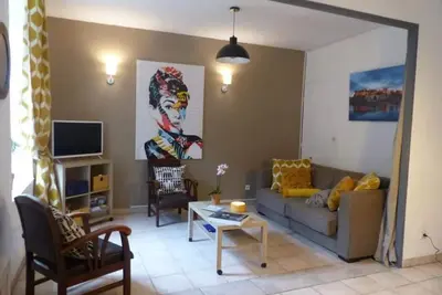 Chez Jean -Great apartment with aircon, 5 mins from the Castle