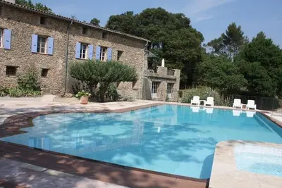 Image de T2 indépendant dans bâtisse de charme, piscine et terrasse