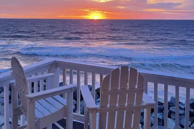 Image de Oceanfront Carolina Beach condo, panoramic views and pool! Steps away to Cb fun!