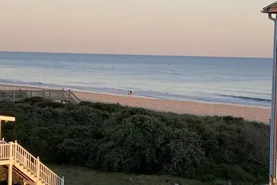 Image de Relax and enjoy being “Sunkissed by the Sea” with Spectacular views! ! !