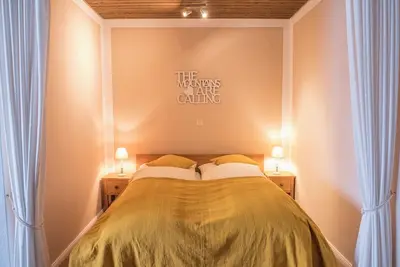 Image de Lovingly furnished apartment (42 sqm) with fully equipped kitchen and beautiful view of the garden