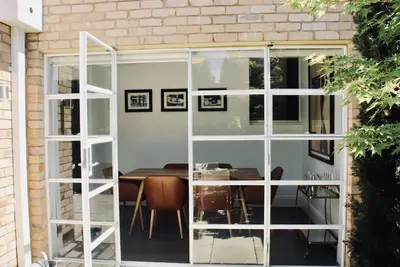 Image de Stunning Art Deco East Melbourne Apartment With Private Courtyard