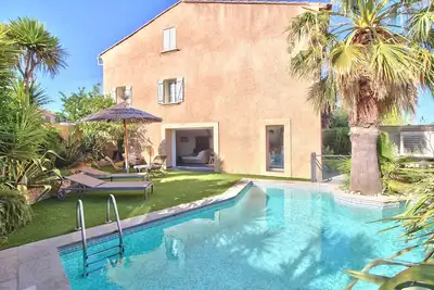 Image de Maison 4 chambres-8 pers-grand séjour-2 salles de bains-Jardin et piscine privée