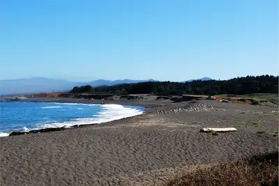 Image de Beach Haven - MacKerricher State Park nearby - Ocean View Home & Guest House
