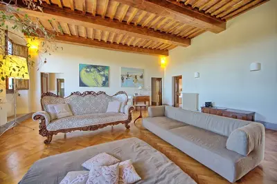 Image de Bel appartement avec Wifi, Tv, terrasse, vue panoramique et parking, près de San Gimignano