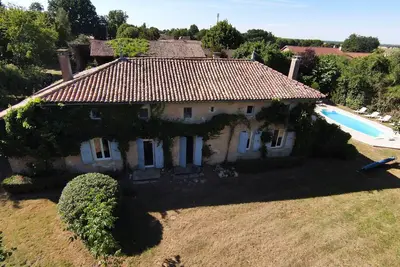 Image de Small farm, capacity of 14 people, private swimming pool, near Futuroscope.