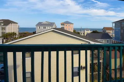 Image de Bring the entire family at Watching the Waves! Linens Included