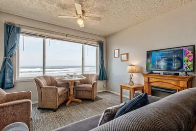 Image de Sea Gypsy Rentals -  Oceanfront Suite - Pool!