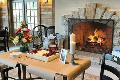 Image de Beautiful 2-bedroom, sleeps 6, modern mountain chic cottage - Cider Sweet