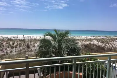 Image de Pelican Isle 109, Beachfront, Direct water view, Free Beach Service!