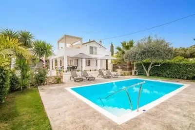Image de The White Collection Villas&Suites- Pnoe Villa