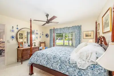 Image de space coast central Florida safe private family getaway beach pool golf boating