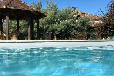 Image de Belle maison de famille avec piscine proche village avec tout commerces