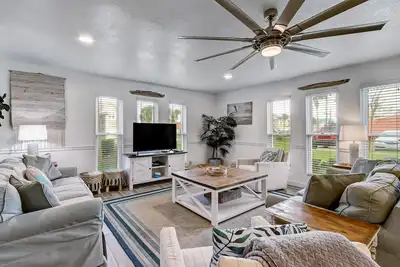 Image de Completely Renovated | Fernandina Shores Townhome | Short Walk to Beach