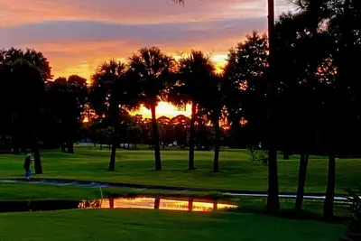 Image de Astounding sunsets overlooking The Meadows Golf & Country Club