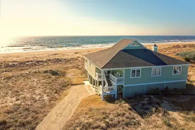 Image de Welcome to Atlantic Bliss on Bald Head Island’s South Beach. Ocean Front!