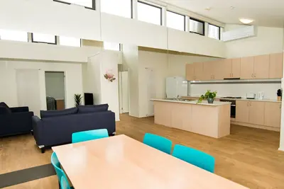 Image de 4 Bedroom Apartment | Ideal for families, couples, individuals and others