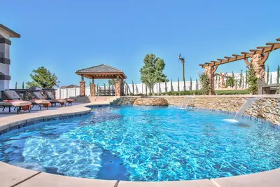 Image de Stunning Wine Country Estate with Views