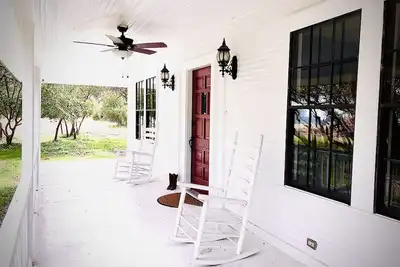 Image de Quiet Farmhouse surrounded by 50 acres