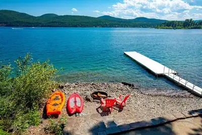 Image de Spectacular Whitefish Lakefront home! ! Private dock, paddle boards, kayak and incredible views