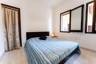 Image de Belle Petite villa avec jardin, Terrasse & Wi-Fi; Parking disponible.
