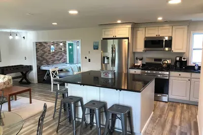 Image de Pet-Friendly Beach House with Game Room & Outdoor Shower - Steps to Pool & Beach