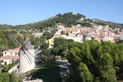 Image de Studio les Iris - Studio au coeur du vieux village d'Allauch
