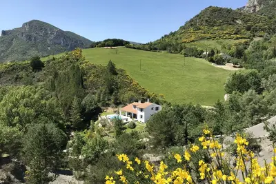 Image de Villa avec piscine privée chauffée \"Le Mas des Doux Instants\" classé 5 étoiles
